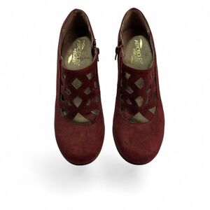 AEROSOLES Women's Deep Red Cutout Heels